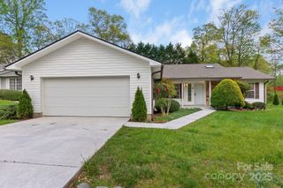 15 Cove Xing Road, Franklin, NC 28734