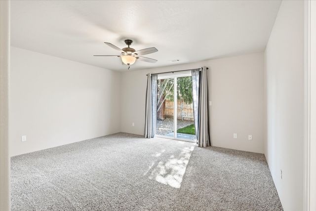 933 Parkdale Avenue, Medford, OR 97501