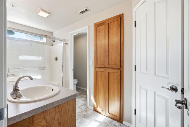 933 Parkdale Avenue, Medford, OR 97501