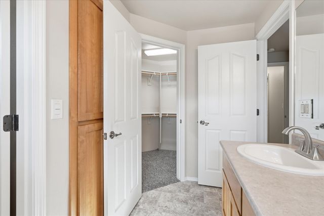 933 Parkdale Avenue, Medford, OR 97501