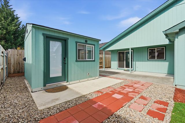 933 Parkdale Avenue, Medford, OR 97501