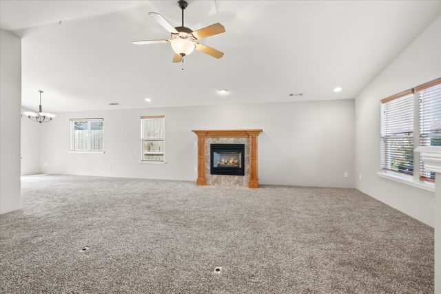 933 Parkdale Avenue, Medford, OR 97501