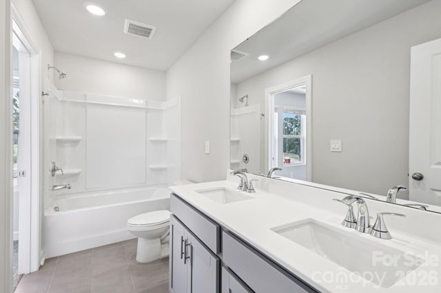 8124 Hidden Springs Trail, Charlotte, NC 28216