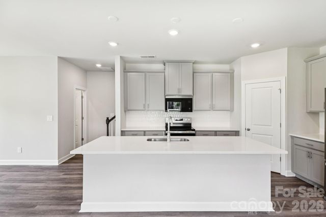 8124 Hidden Springs Trail, Charlotte, NC 28216