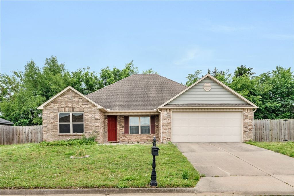 975 Richland Creek Avenue, Elkins, AR 72727