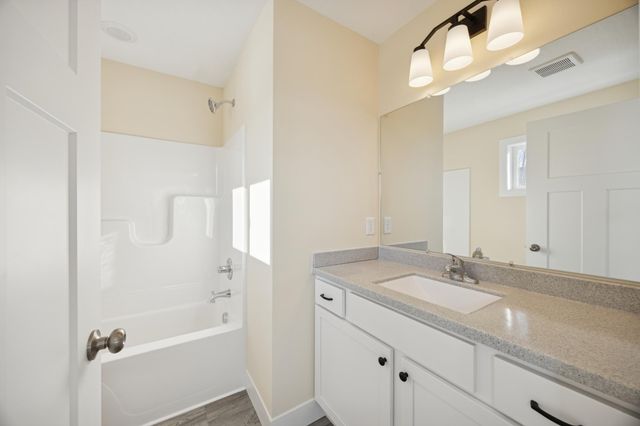 2127 James Avenue N, Minneapolis, MN 55411
