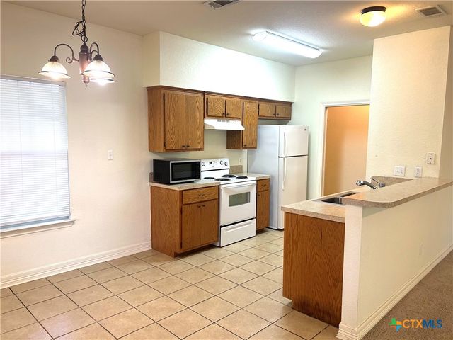 820 N Beal Street, Belton, TX 76513