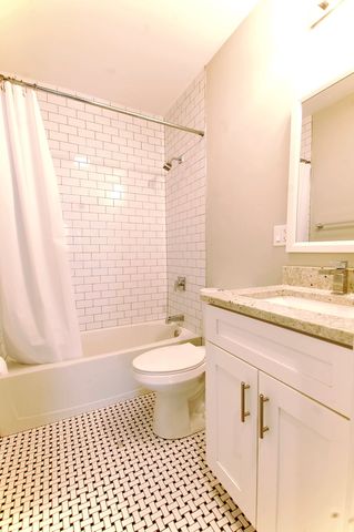 1854 W 18th Street 2F, Chicago, IL 60608