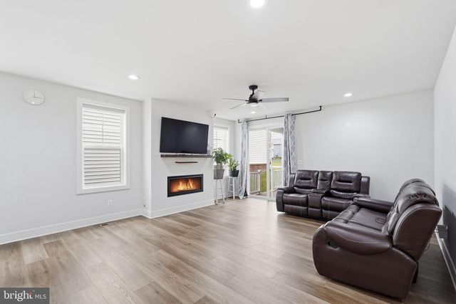 41961 BLAIR WOODS DR, Brambleton, VA 20148