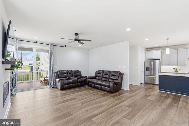 41961 BLAIR WOODS DR, Brambleton, VA 20148