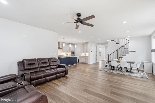 41961 BLAIR WOODS DR, Brambleton, VA 20148