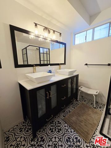 3338 Mentone Avenue, Los Angeles, CA 90034