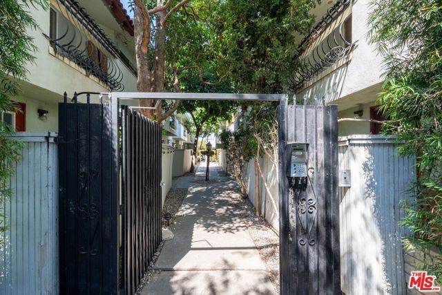 3338 Mentone Avenue, Los Angeles, CA 90034