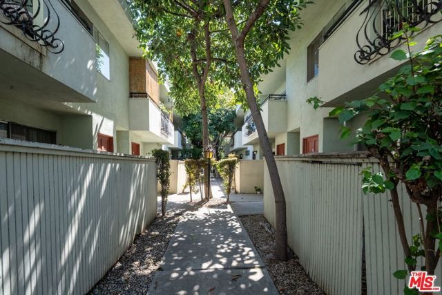 3338 Mentone Avenue, Los Angeles, CA 90034