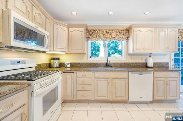 23 Slingerland Avenue, Pequannock Township, NJ 07440