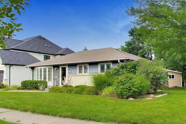 466 N Ridgeland Avenue, Elmhurst, IL 60126