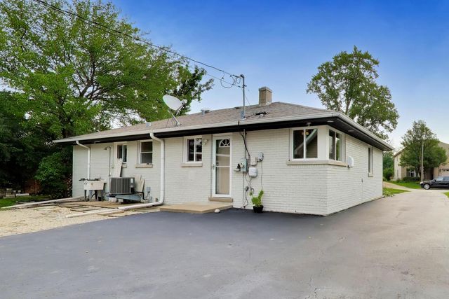 466 N Ridgeland Avenue, Elmhurst, IL 60126