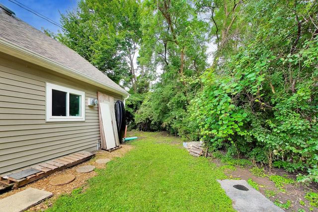 466 N Ridgeland Avenue, Elmhurst, IL 60126