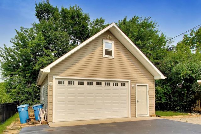 466 N Ridgeland Avenue, Elmhurst, IL 60126