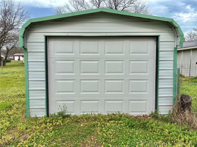 447 N Thompson, Vinita, OK 74301