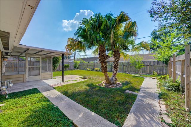 5711 Weeping Willow Road, Houston, TX 77092