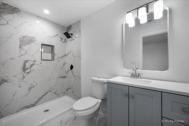 18172 W Twin Lakes Boulevard, Grayslake, IL 60030