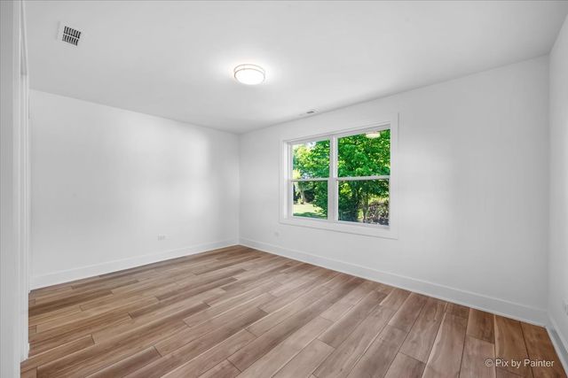 18172 W Twin Lakes Boulevard, Grayslake, IL 60030