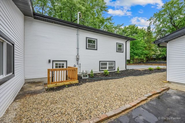 18172 W Twin Lakes Boulevard, Grayslake, IL 60030