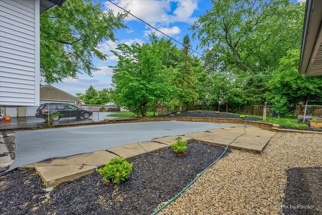 18172 W Twin Lakes Boulevard, Grayslake, IL 60030