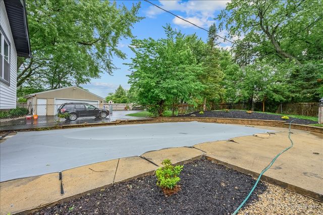 18172 W Twin Lakes Boulevard, Grayslake, IL 60030