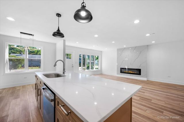 18172 W Twin Lakes Boulevard, Grayslake, IL 60030