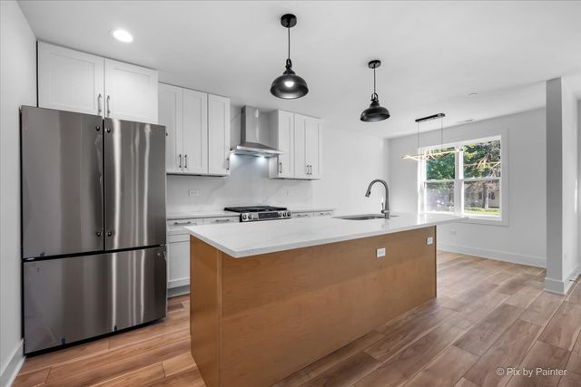 18172 W Twin Lakes Boulevard, Grayslake, IL 60030