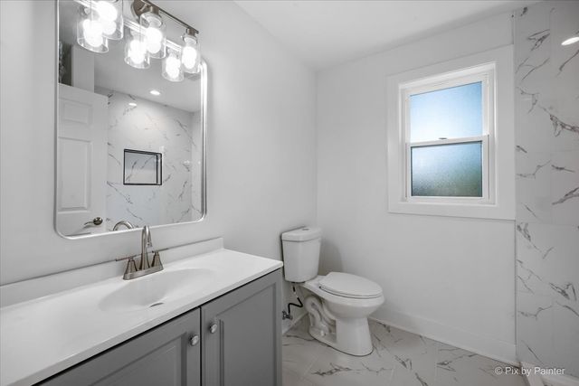 18172 W Twin Lakes Boulevard, Grayslake, IL 60030