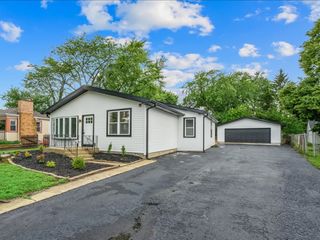 18172 W Twin Lakes Boulevard, Grayslake, IL 60030