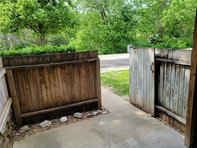 12702 W 110th Terrace, Overland Park, KS 66210
