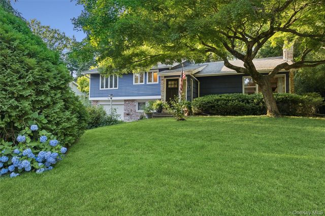 21 Woodridge Lane, Sea Cliff, NY 11579