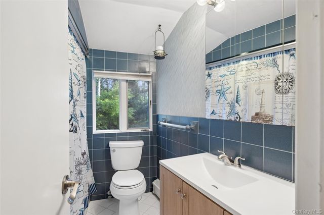 21 Woodridge Lane, Sea Cliff, NY 11579