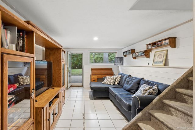 21 Woodridge Lane, Sea Cliff, NY 11579