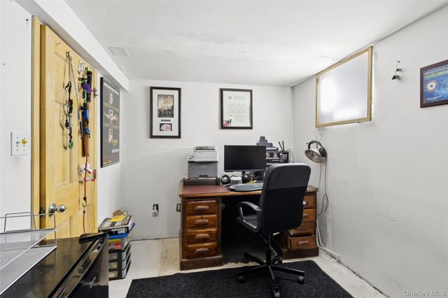21 Woodridge Lane, Sea Cliff, NY 11579