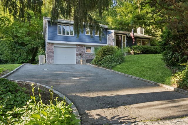 21 Woodridge Lane, Sea Cliff, NY 11579