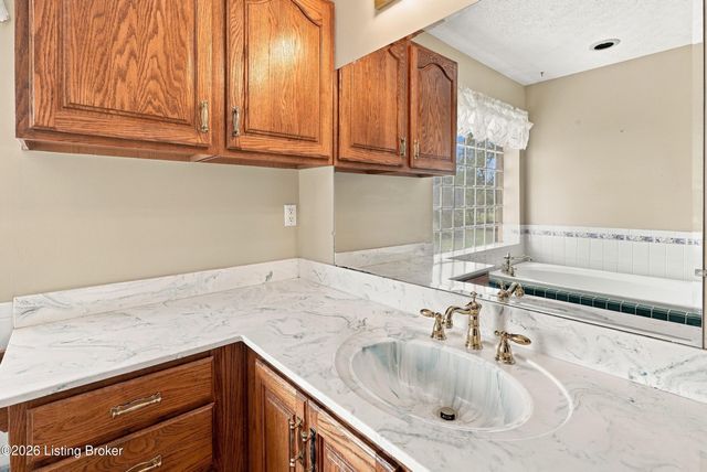 165 Day Rd, Taylorsville, KY 40071