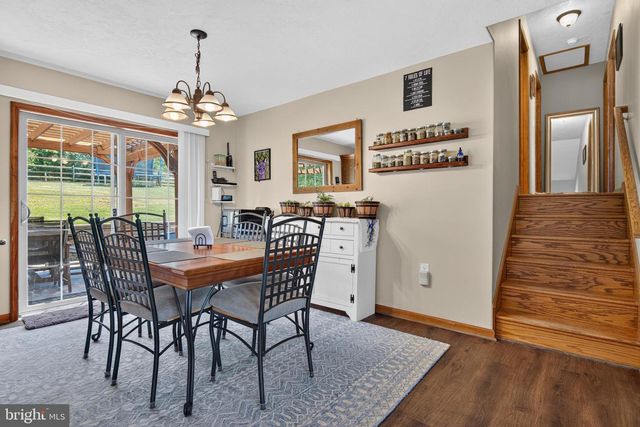 225 N GRANT RD, Thomasville, PA 17364