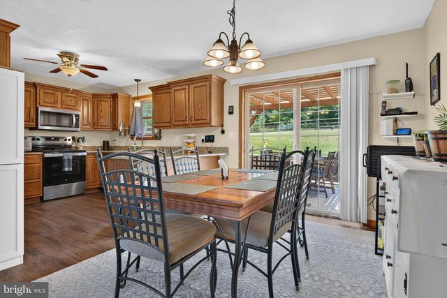 225 N GRANT RD, Thomasville, PA 17364