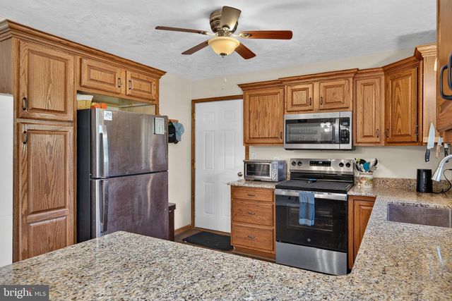 225 N GRANT RD, Thomasville, PA 17364