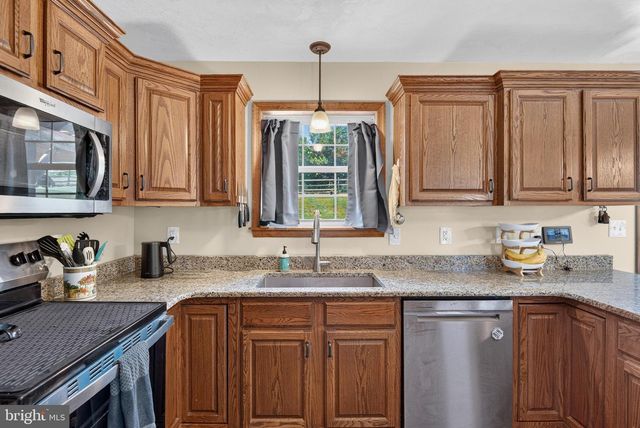 225 N GRANT RD, Thomasville, PA 17364
