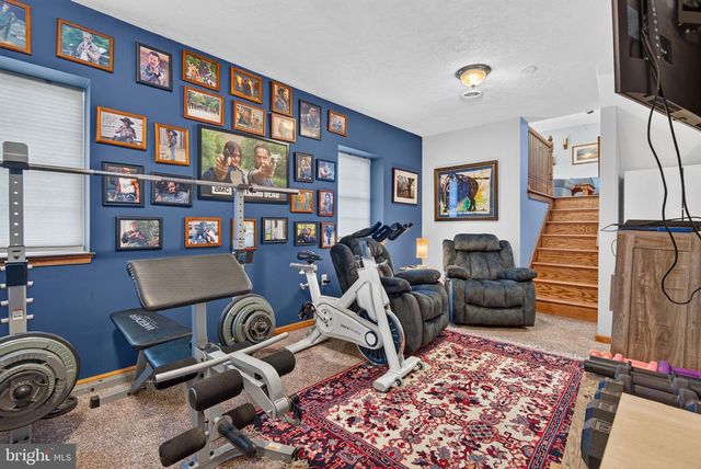 225 N GRANT RD, Thomasville, PA 17364