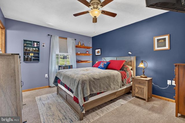225 N GRANT RD, Thomasville, PA 17364