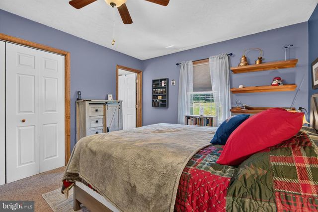 225 N GRANT RD, Thomasville, PA 17364