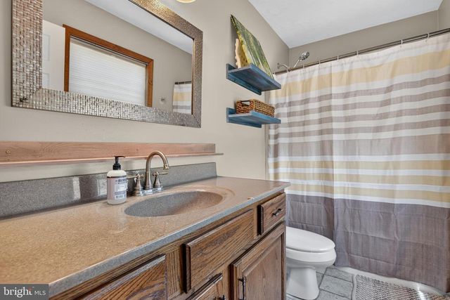 225 N GRANT RD, Thomasville, PA 17364