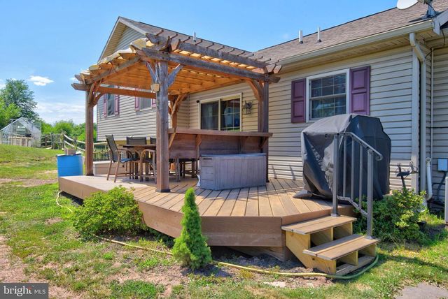 225 N GRANT RD, Thomasville, PA 17364